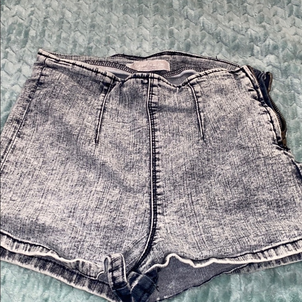 High waisted stretchy denim shorts